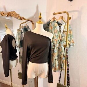 Women’s Off-Shoulder Long-Sleeve Top - Black